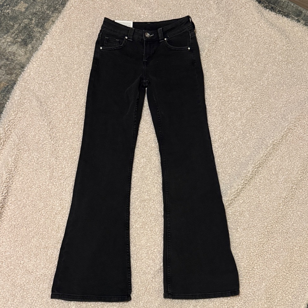 *BRAND NEW NEVER BEEN WORN W/TAGS*Black Flared Jeans w/Jeweled Pockets & Buttons